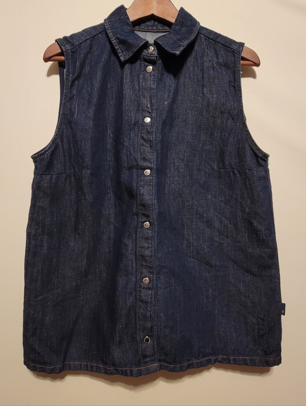 7 For All Mankind Dark Indigo Sleeveless Denim Button-Down Top - Picture 5 of 9